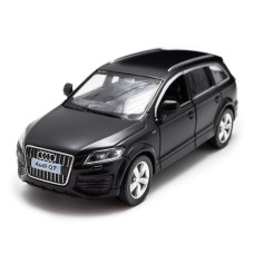Автомодель детская AUDI Q7 V12 TechnoDrive 250433U, масштаб 1:39 Автомодель детская AUDI Q7 V12 TechnoDrive 250433U, масштаб 1:39