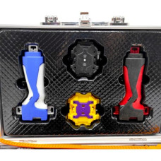 Набір бейблейдів у валізі