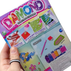 Алмазні стікери (стікери із клейкими основами, кілька пачок алмазів, посудина, стилус, квадратик воску) в коробці