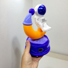 Космонавт на батарейках, їздить, музика, світло, в коробці (р.13,5х13,5х13 см) Космонавт на батарейках, їздить, музика, світло, в коробці (р.13,5х13,5х13 см)